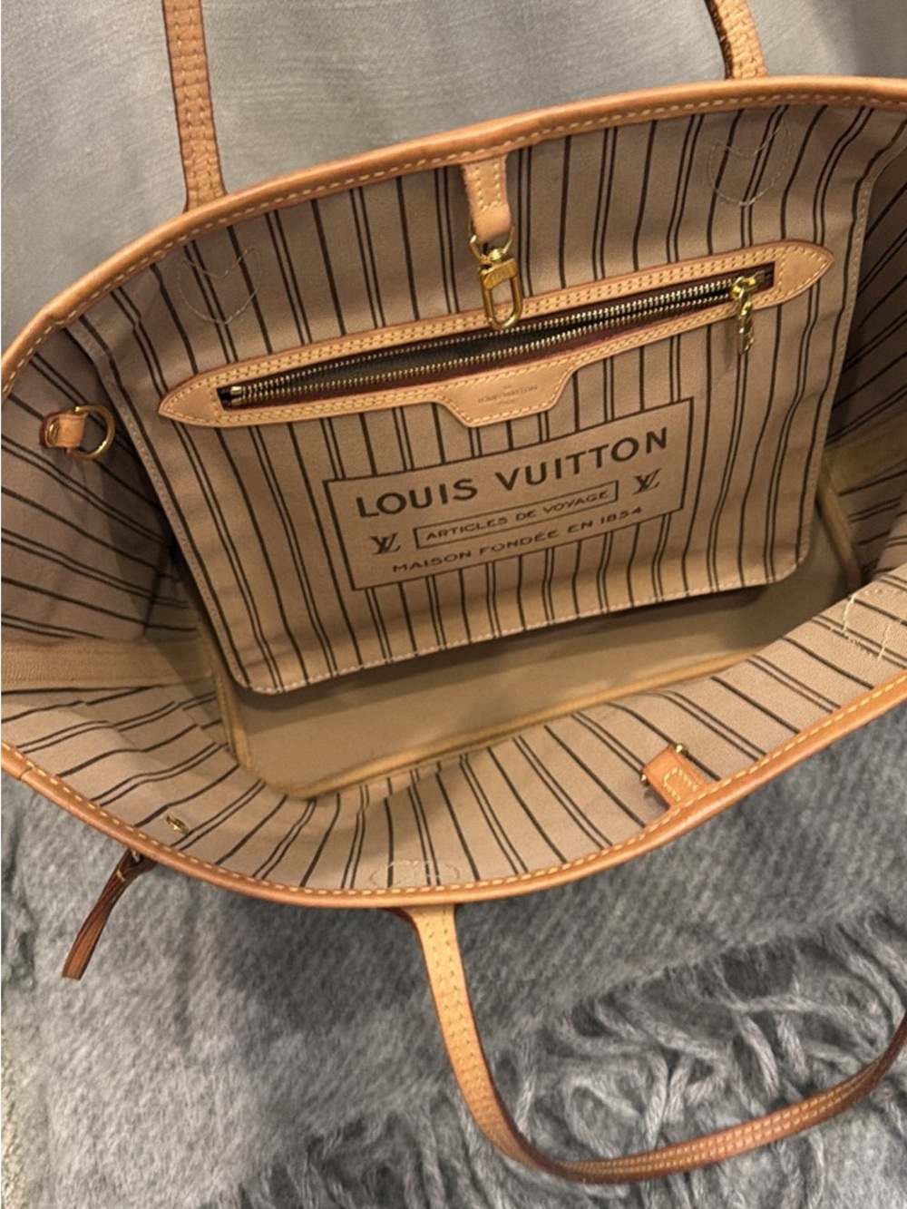 Louis Vuitton Monogram Canvas Tote in Brown and Tan - Picture 2 of 8